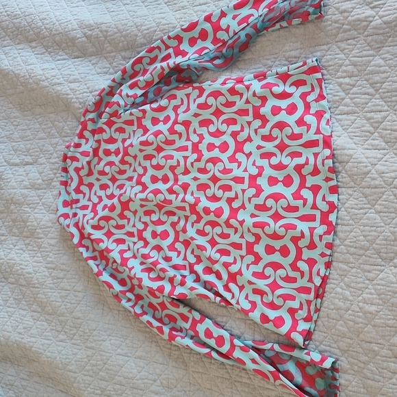 Long sleeves zip mock neck. - Picture 4 of 4